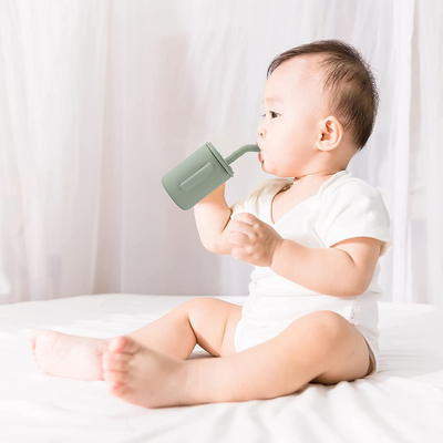 Bom preço. Copo Microwaveable do bebê do produto da cozinha do silicone com Straw Reusable on-line