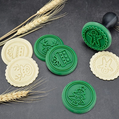 Bom preço. Cortadores de biscoitos de Natal de silicone selos, moldes 3D de biscoitos de Natal, ferramenta de cozimento de biscoitos de Natal on-line