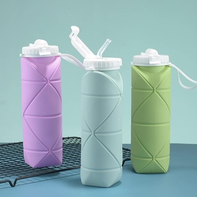 Bom preço. Garrafas de água dobráveis de silicone Pop sua garrafa de água para crianças pequenas Copo de acampamento com carabiner on-line
