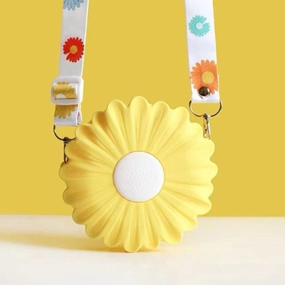 Bom preço. Produtos escolares Caixa de lápis de silicone Saco de maquiagem durável Crianças Bolso de ombro Moças Bolso Crossbody Natal Regalo de aniversário on-line