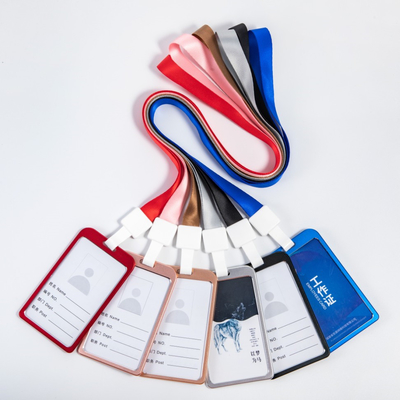 Protector de caixa de cartão de identificação de silicone com cabo retrátil e fivela de separação