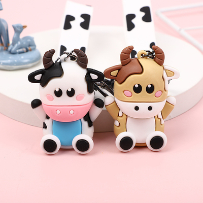 Bom preço. Cartoon Cow Keychain de silicone para mochila de mulher e pingente de carro on-line