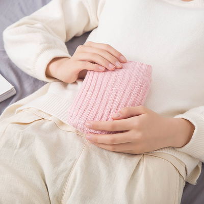Bom preço. Botelha de água quente de silicone com toque suave e à prova de vazamento para aliviar a dor na cintura, nas costas, no pescoço, nos ombros, Theopy on-line