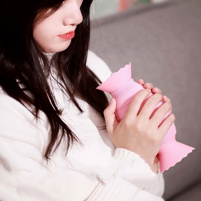 Bom preço. Saco quente de silicone com tampa de parafuso para terapia de calor e frio em cólicas menstruais on-line