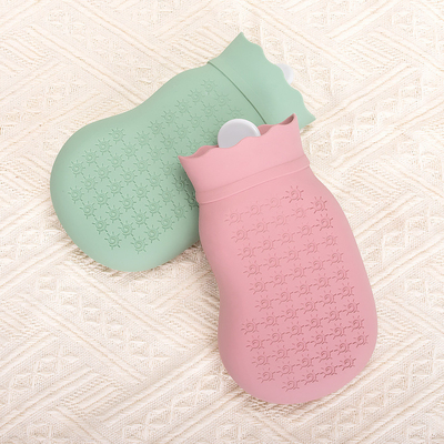Bom preço. Garrafa de água quente de borracha impermeável de 500 ml com tampa macia para aquecimento do leito menstrual on-line
