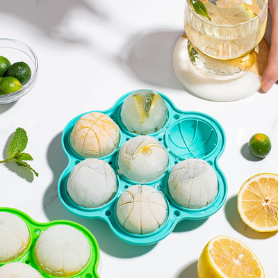 Fabricante de bolas de gelo, TINANA Reutilizável 2,5 polegadas de cubos de gelo bandejas, fácil liberação silicone rodada esfera de gelo bandeja com tampas e funil para uísque, cocktails e Bourbon preto